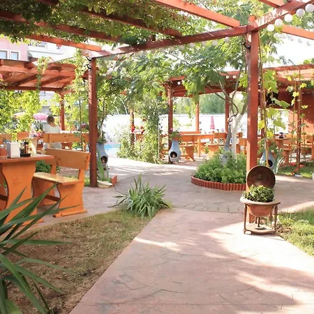 Alba Family Club Hotel 2*