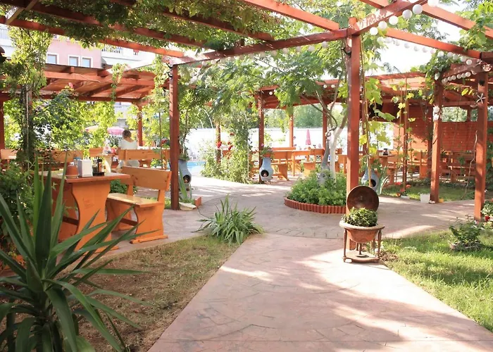 Alba Family Club Hotel 2*